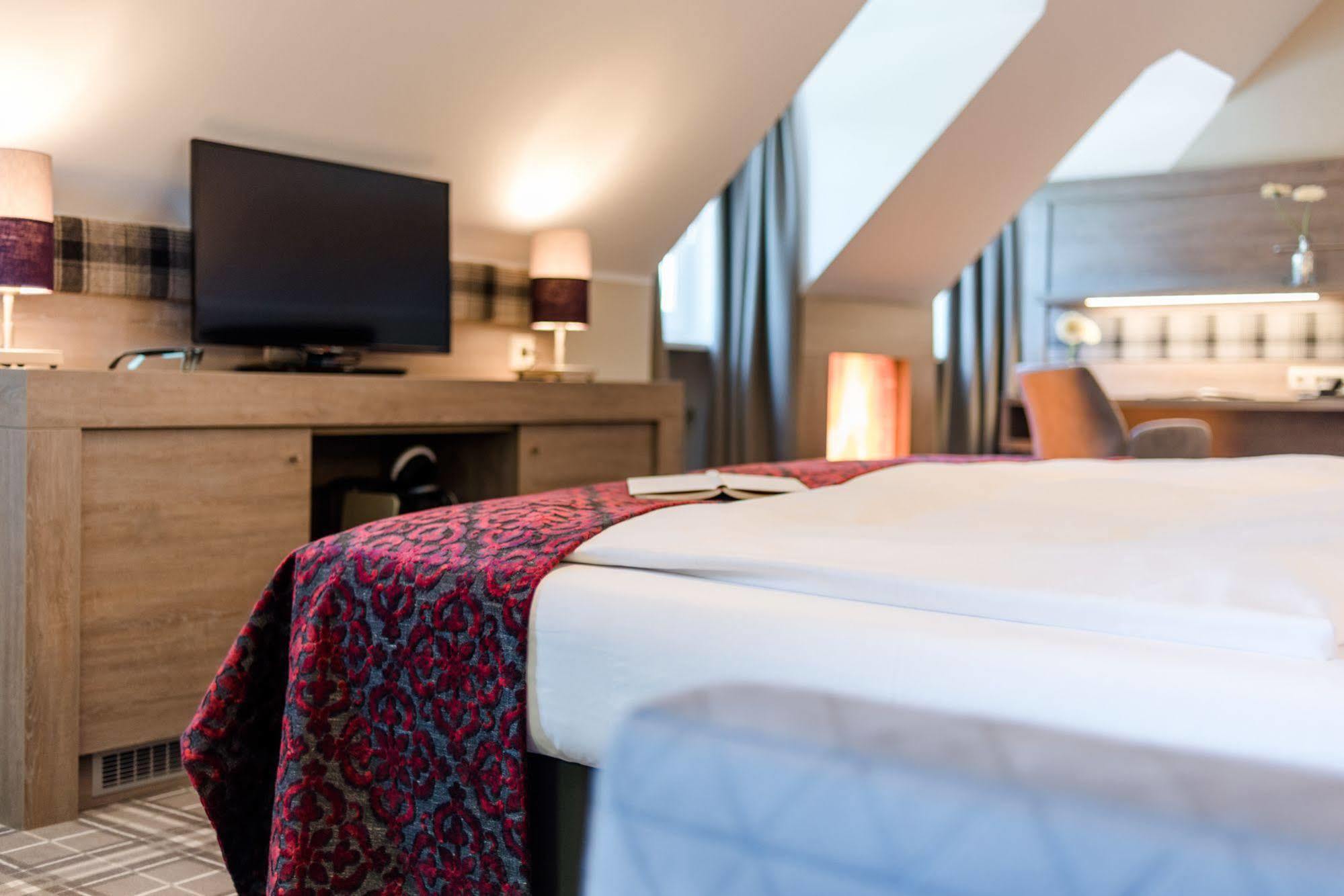 Lohmann'S Romantik Hotel Gravenberg Langenfeld  Eksteriør bilde